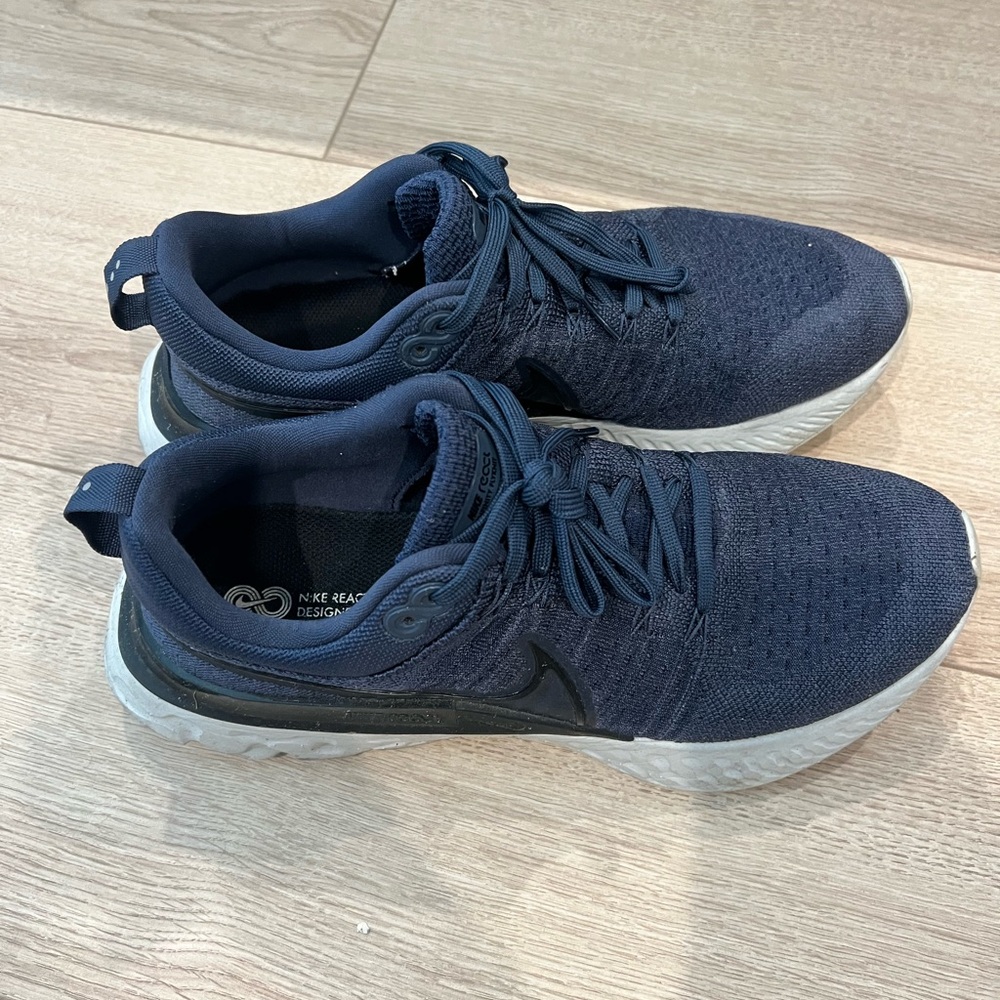 Nike Blue and White Athletic Shoes with Sleek Design